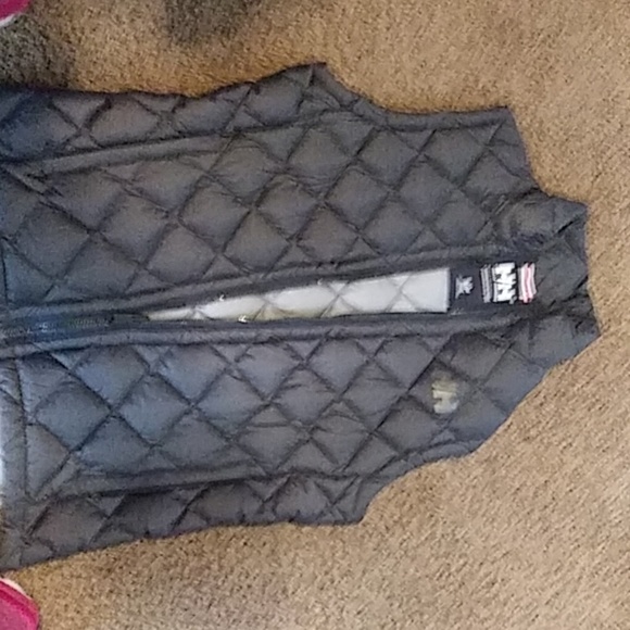 Vest - Picture 2 of 3